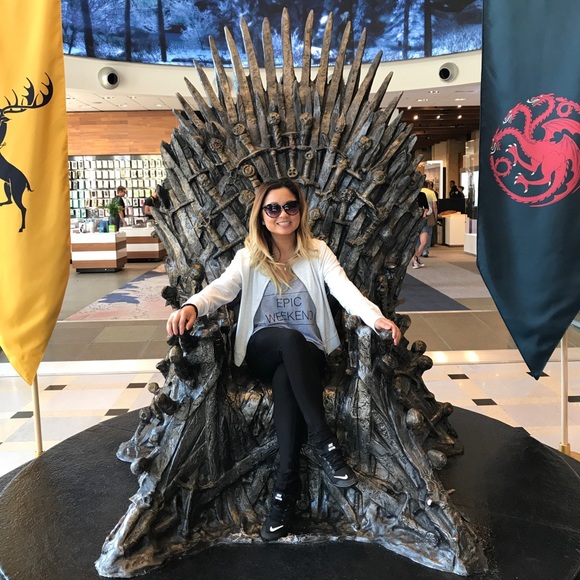 Meet your posher Mey. - Picture 2 of 3